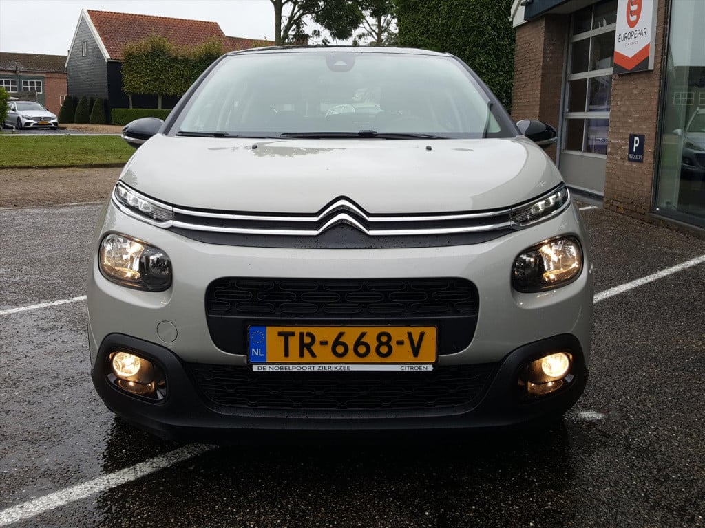 Citroen C3 shine 1.2 pt-110pk automaat navigatie via apple carplay & androi