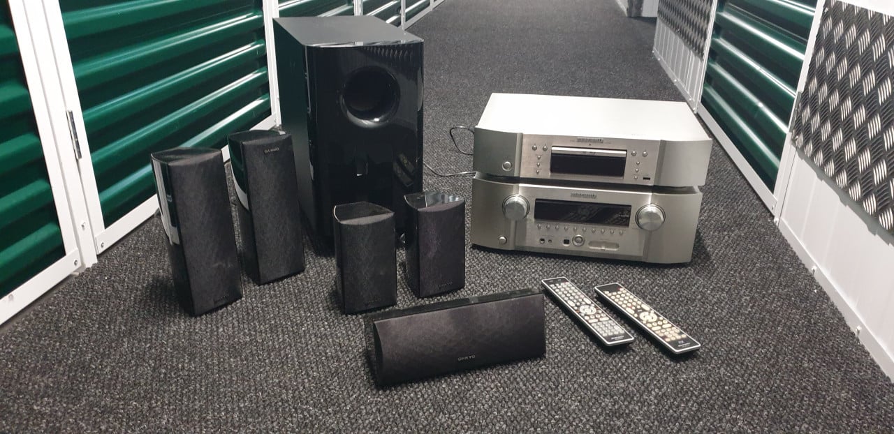 Homecinema system Marantz met Onkyo speakers