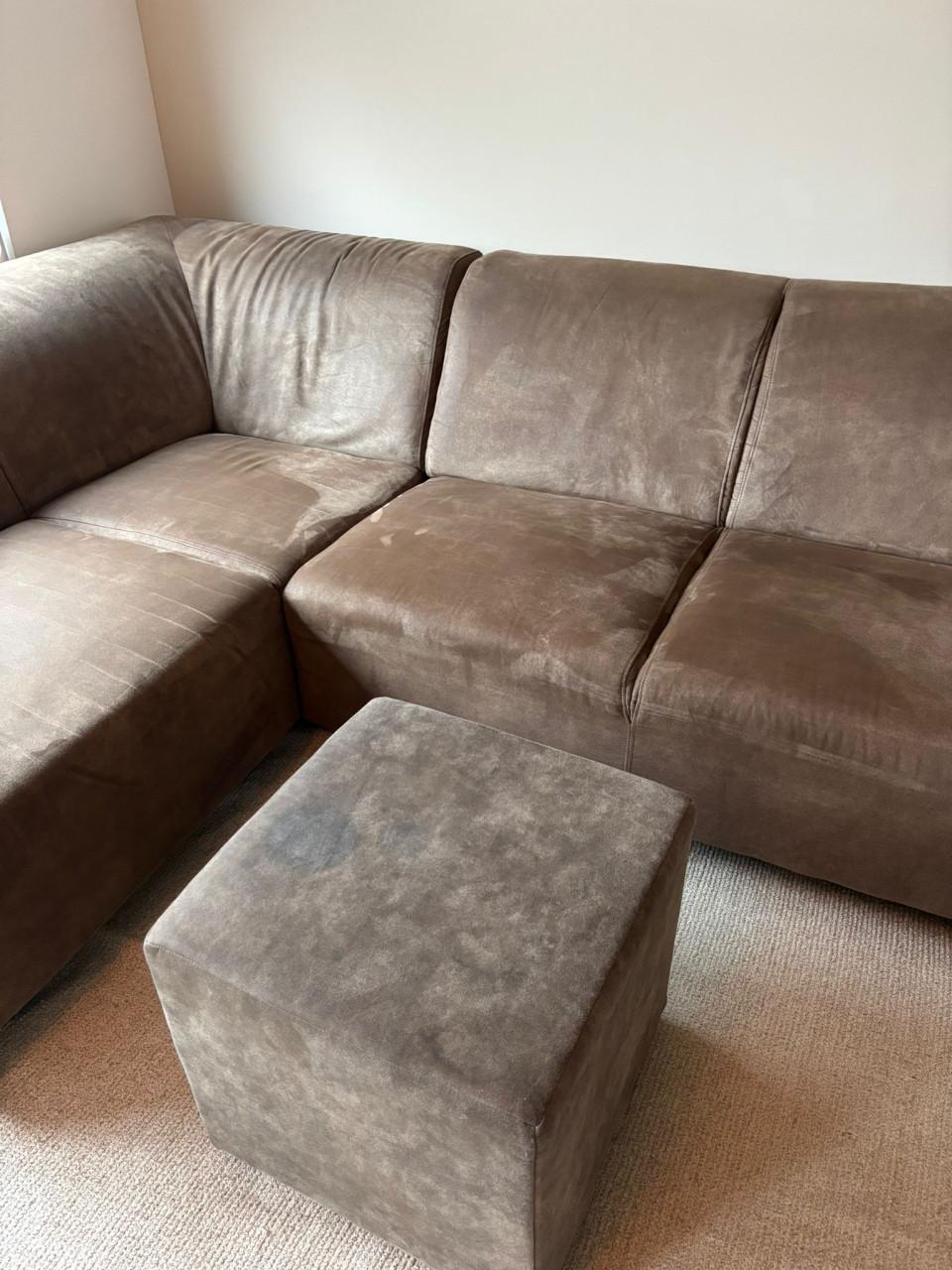 Te koop; hoekbank met poef