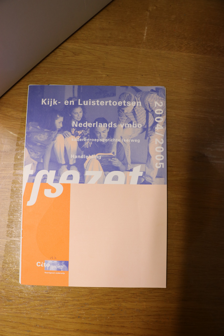 Kijk- en luistertoets Nederland Basisberoepsgerichte leerweg 2004/2005
