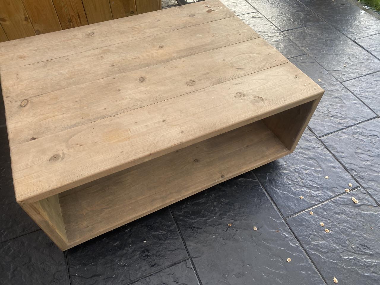 Steigerhouten salontafel op wieltjes