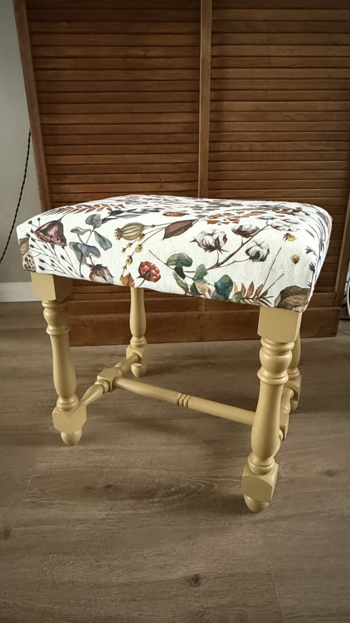 Voetenbankje gerestyled.