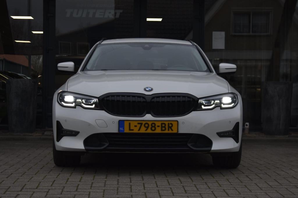 BMW 3-serie touring 318i high executive sport line | trekhaak | apple carpl