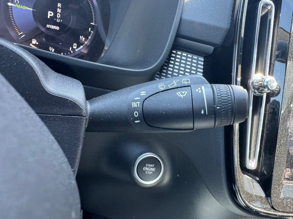 Volvo XC40 1.5 t4 recharge r-design black edition
