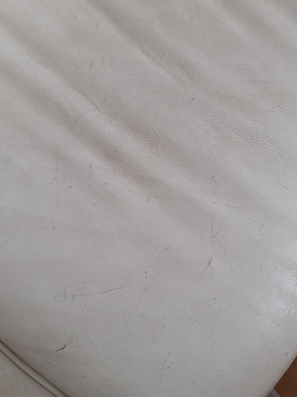 Crème-witte lederen Ergoline tweezitbank en comfortabele Montel fauteuil