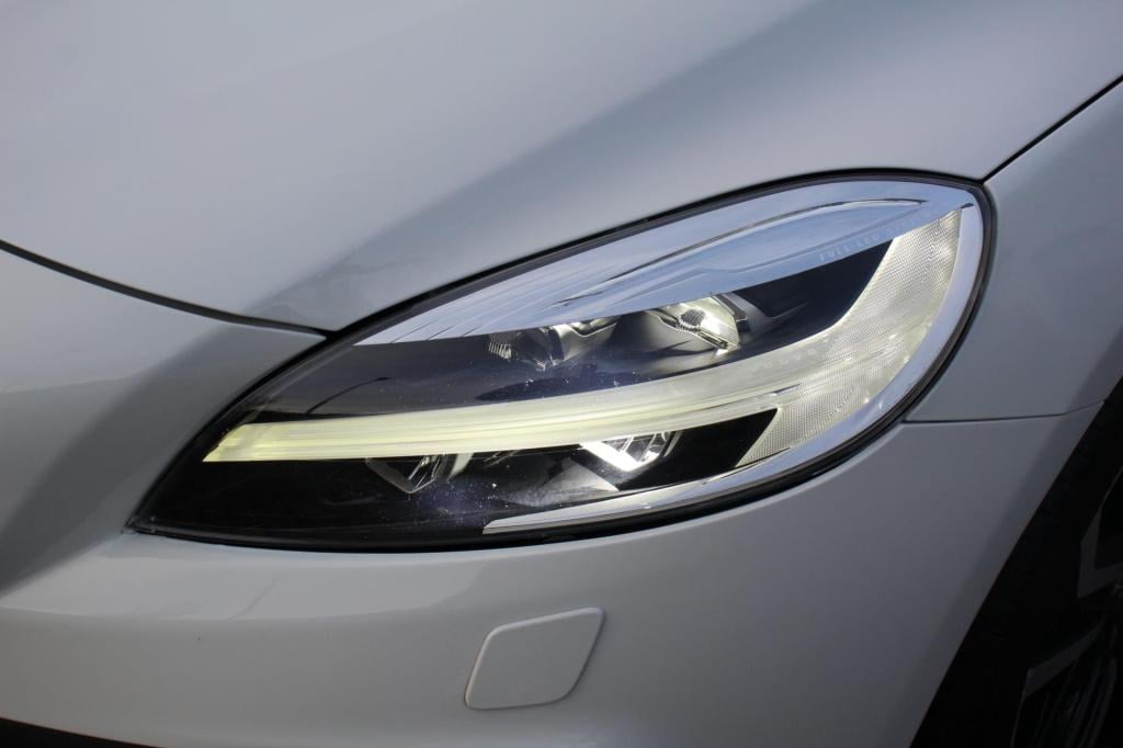 Volvo V40 cross country 2.0 t5 awd summum h&k - full options - panoramadak 