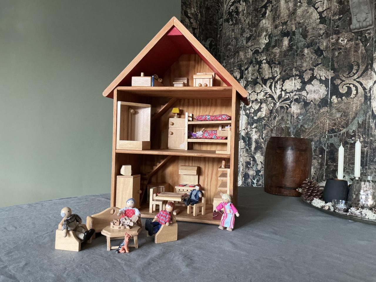 Houten poppenhuis