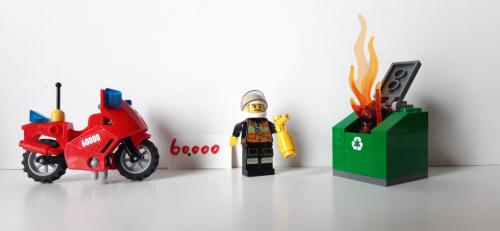 Lego City 60000: brandweermotor met minifiguur