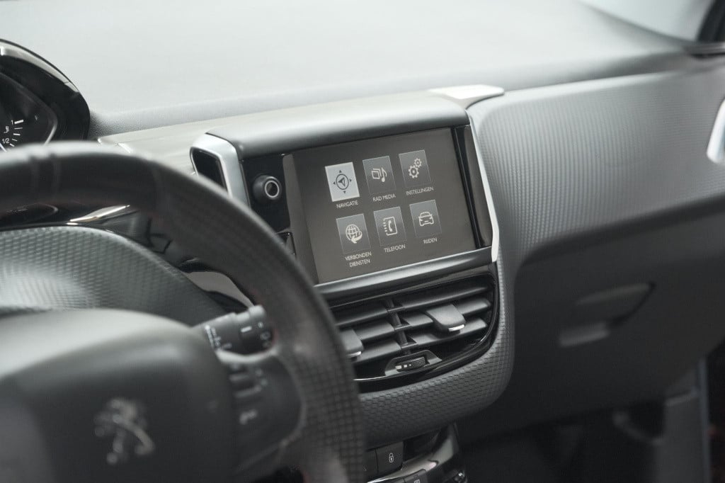 Peugeot 208 puretech 110 gt-line | apple carplay | parkeersensoren | climat