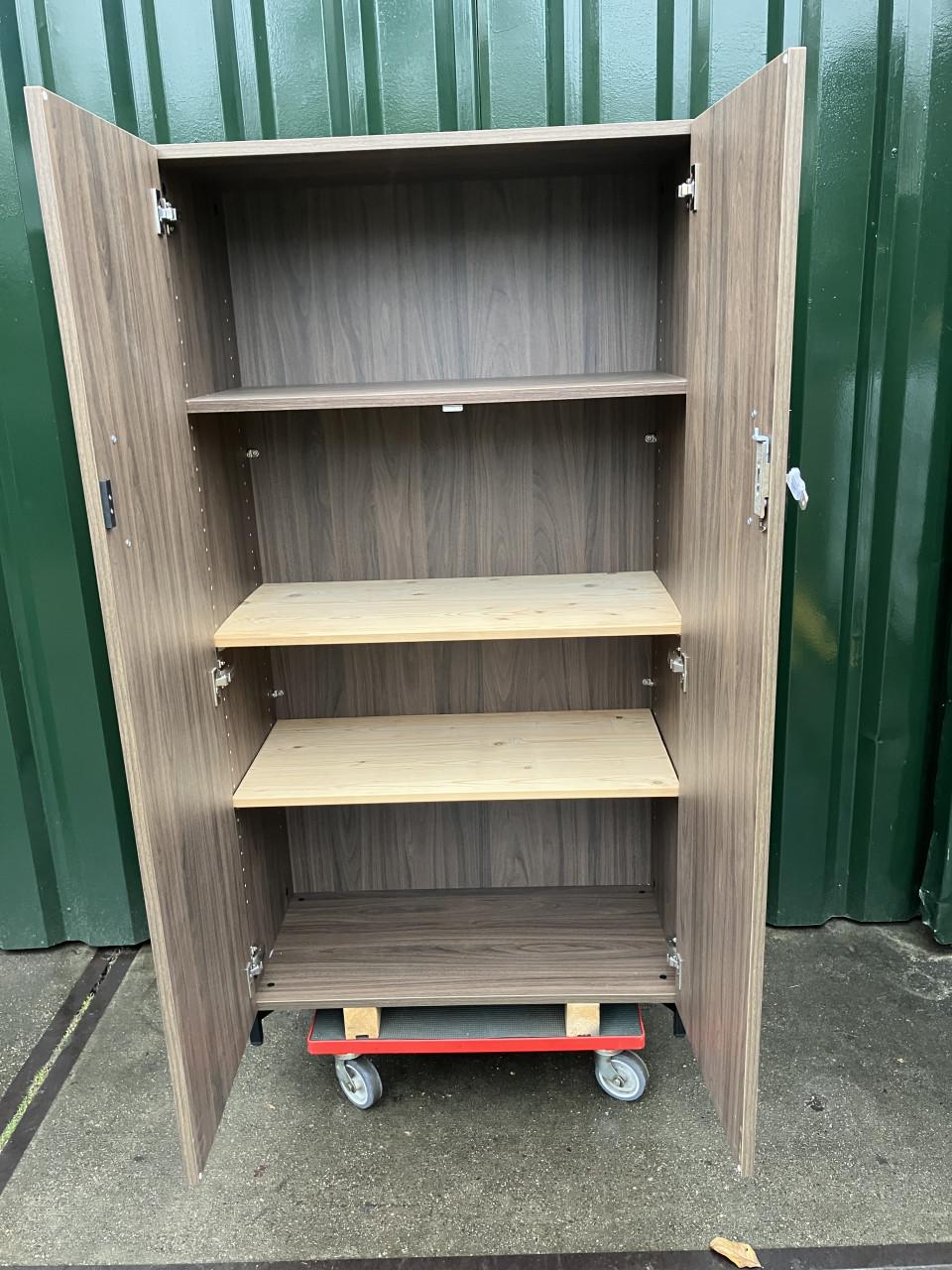 Houten draaideurkast