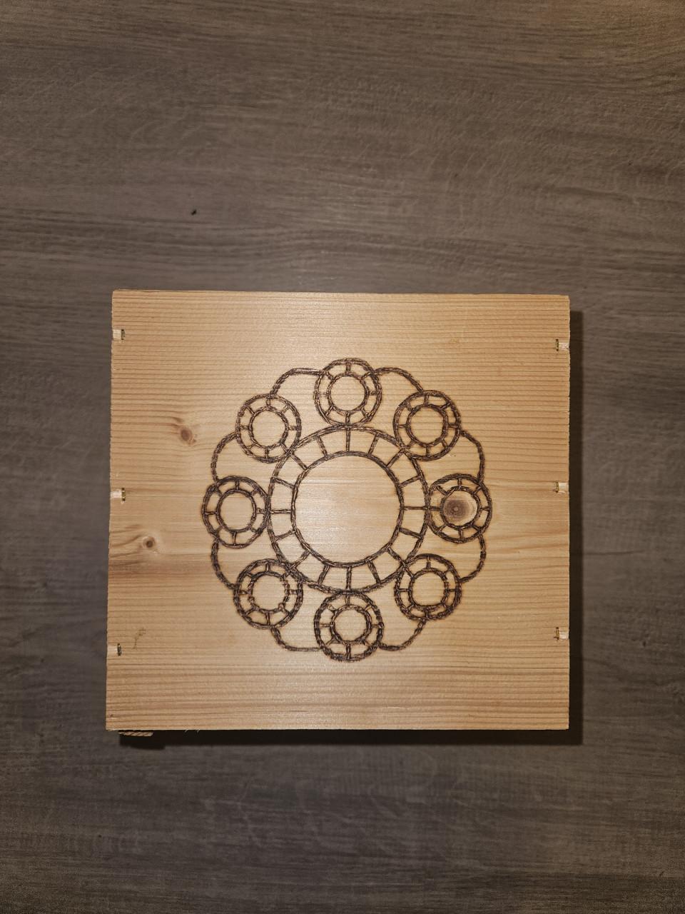 Houten kistje met Zeeuwse knop