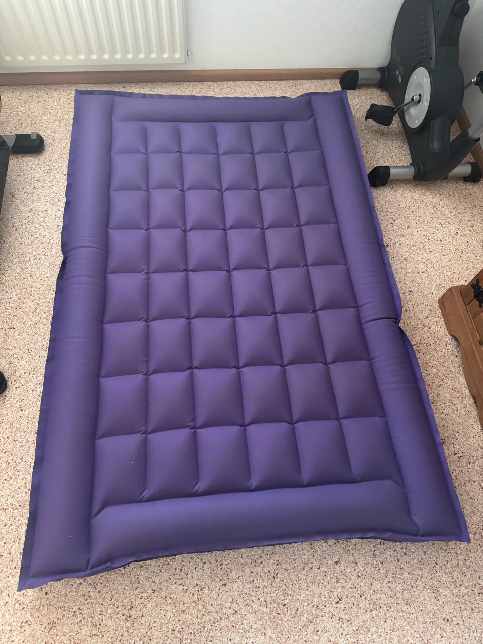 Comfortabel tweepersoonsluchtbed 200x130x8cm