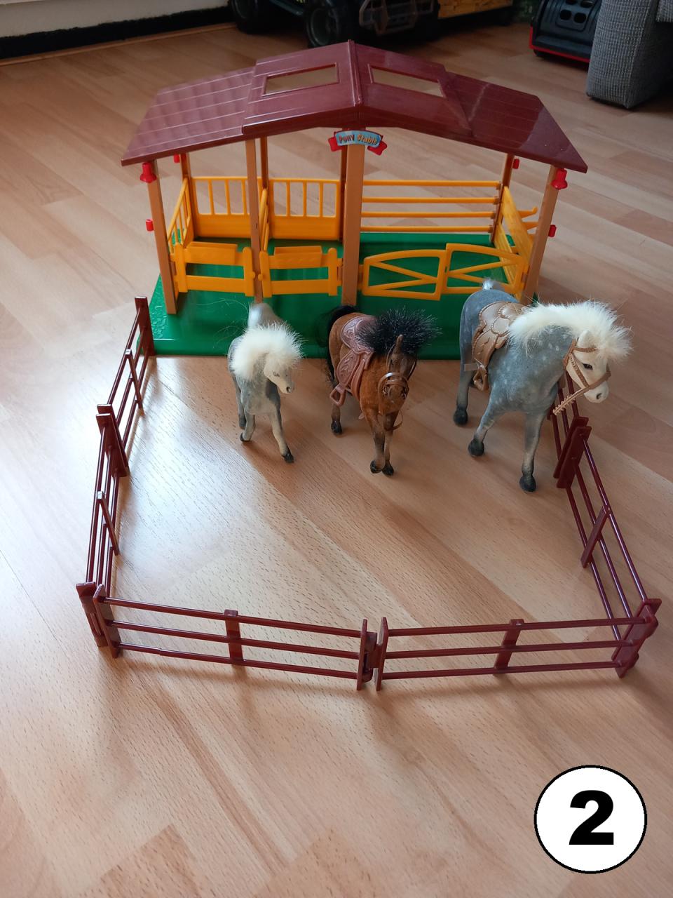 Speelgoed paarden met paardenstal