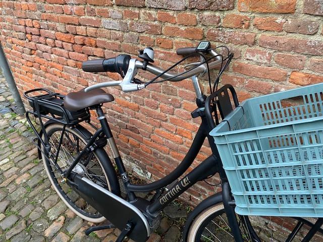 Cortina meisjesfiets, E-U4, met Bosch middenmotor.