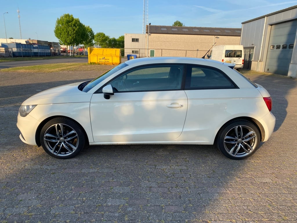 Audi A1 1.2 tfsi attraction pro line business nieuwe motor!
