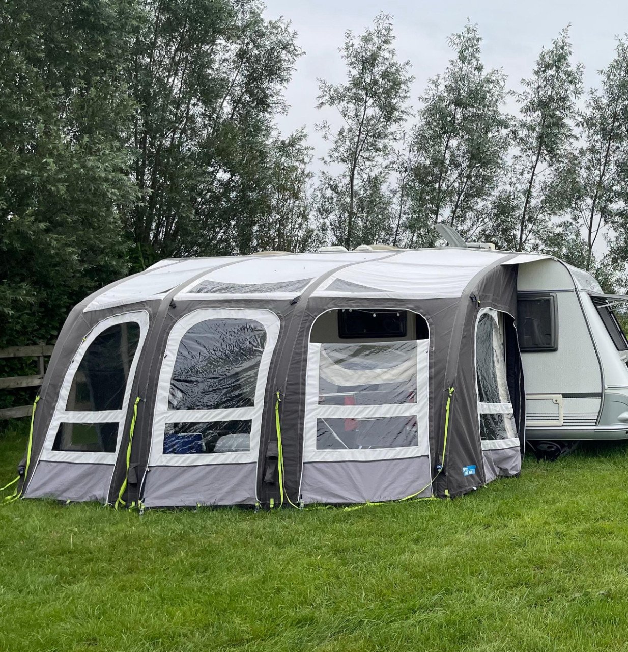 Kampa air tent 400
