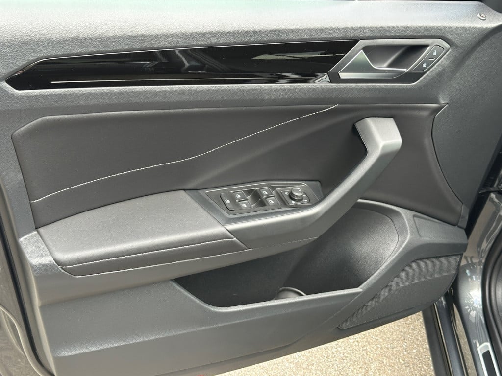 Volkswagen T-roc 1.5 tsi 150pk r-line | navi | camera | ergo stoel | alcant