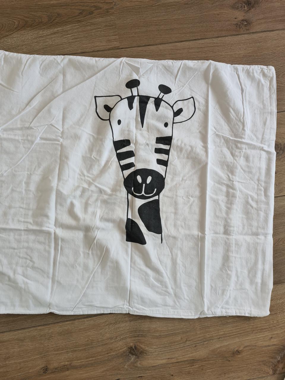 Zwart - wit dekbedovertrek  kinderbed/ peuterbed 140X110 cm