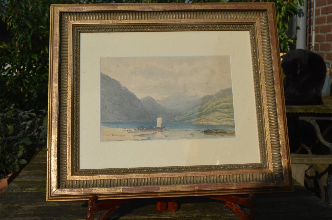 Aquarel berglandschap met een zeilscheepje. Aziatisch?