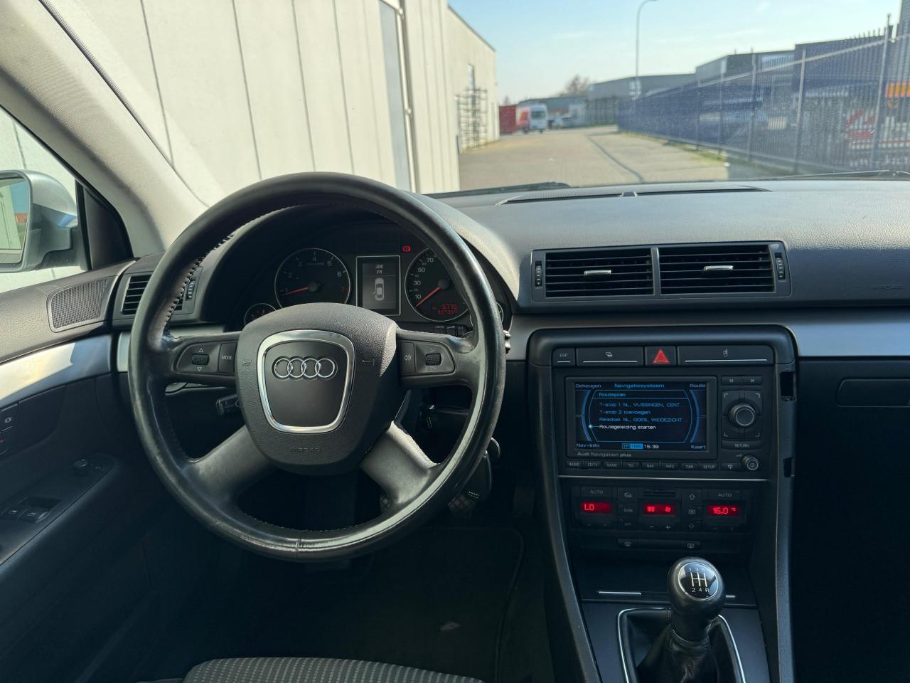 Audi A4 1.8 turbo pro line met een vol jaar APK!