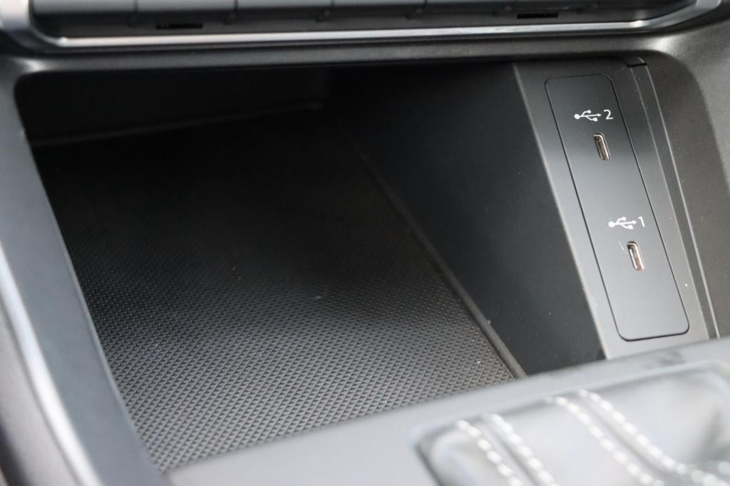 Audi Q3 45 tfsi e s edition 245pk s tronic | soh 99,7% |