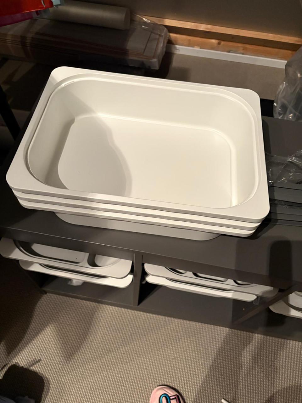 Ikea kastje met lades.