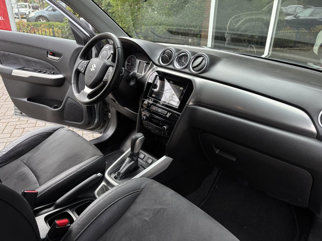 Suzuki Vitara automaat 1.6 high executive/ trekhaak