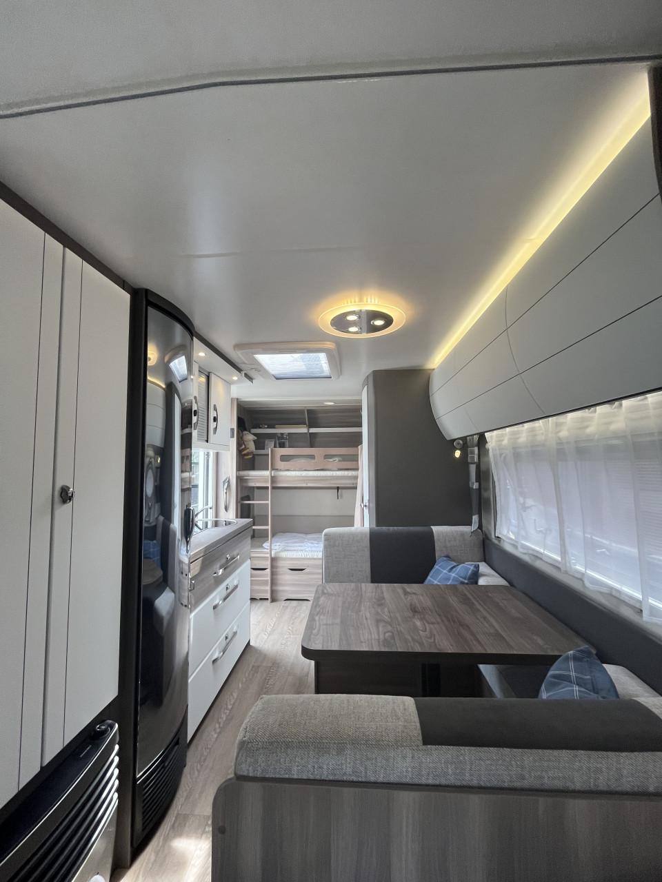 Hobby 490 KMF Excellent Edition 2022 – Zeer compleet – 5 slaapplaatsen