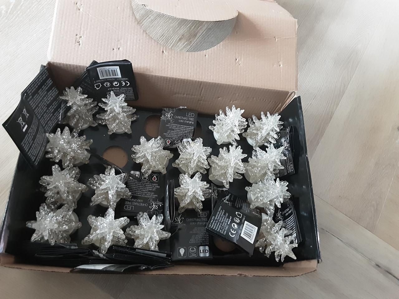 Kerstboompje met verlichting 2 voor 1 euro