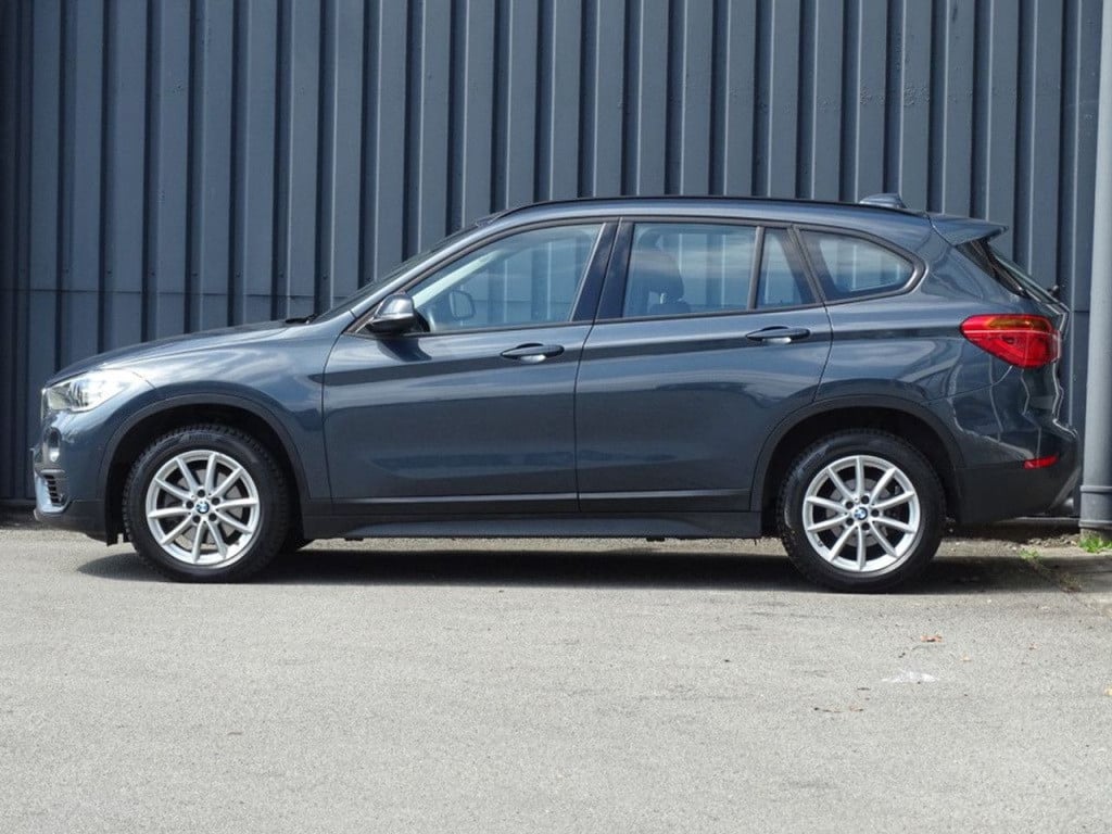 BMW X1 sdrive18i executive automaat | apple carplay | | el. koffer | 17"