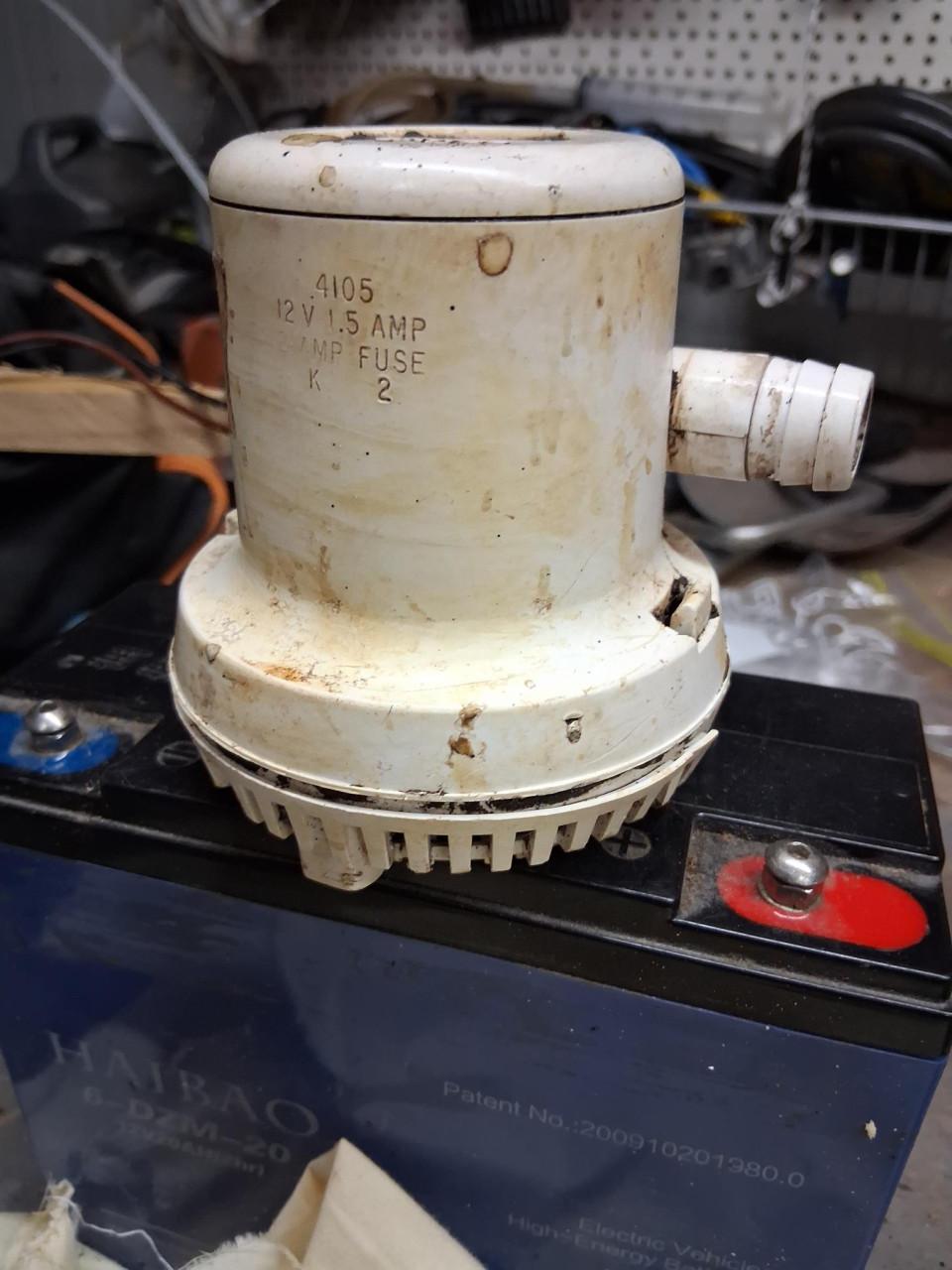 Brandstoftank, pomp, stabilisatorplaten