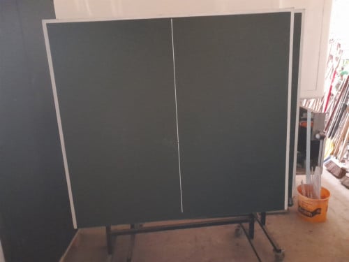 Orginele  verrijdbare tafeltennis tafel in 2 delen
