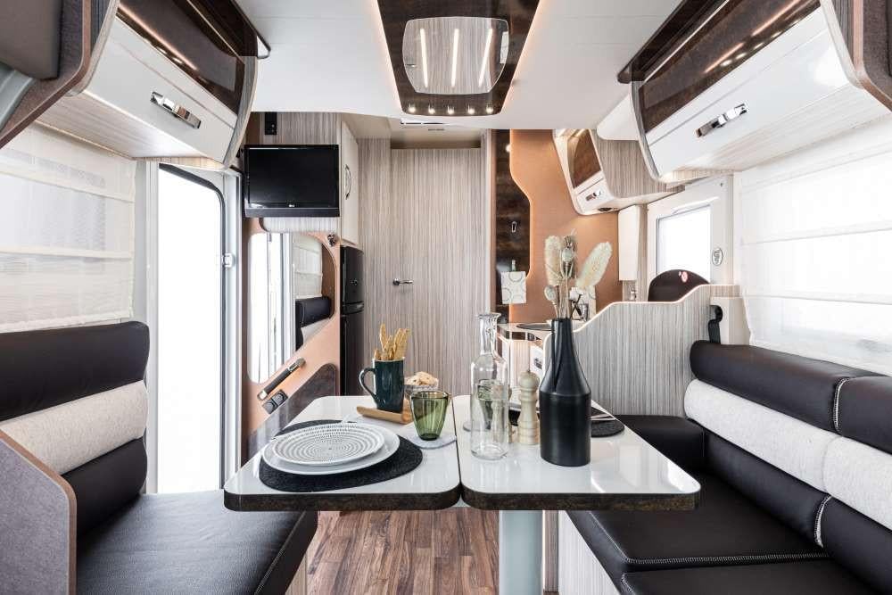 Elnagh T-Loft 582 - Face-to-face zithoek - Queensbed - Automaat - 2024