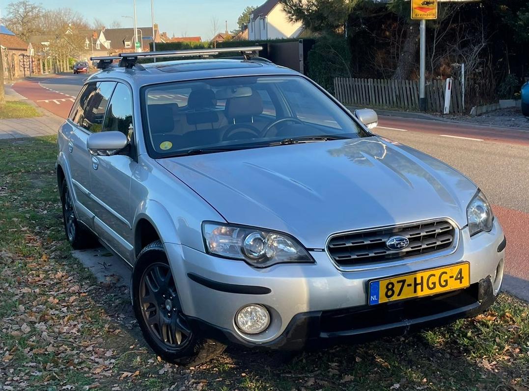 Nette Subaru Outback - 2.5i