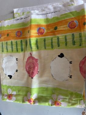 2 lappen stof met dieren