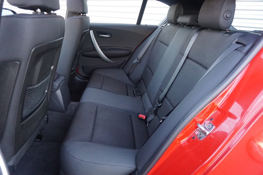 BMW 1 Serie 120i executive automaat - climate / navi / pano / cruise / park