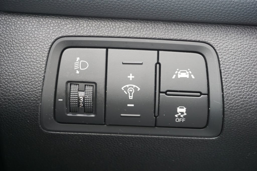 Hyundai I 20 1.2 hp i-motion airco / elektr/ ramen / cruise / lm velgen tre