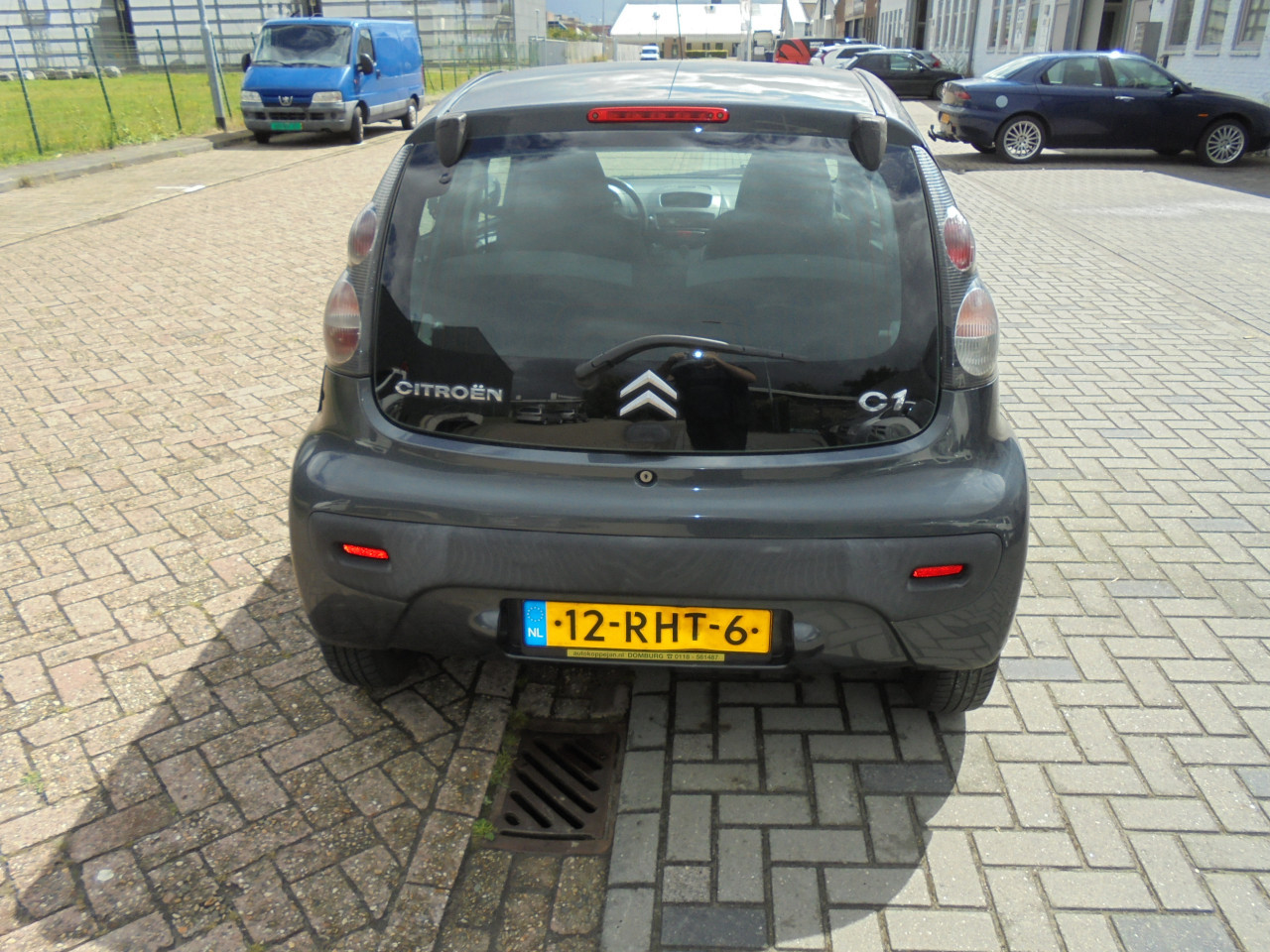 C1 Donker grijs 5 deur uitvoering nieuwe apk bij verkoop met N.A.P € 2850