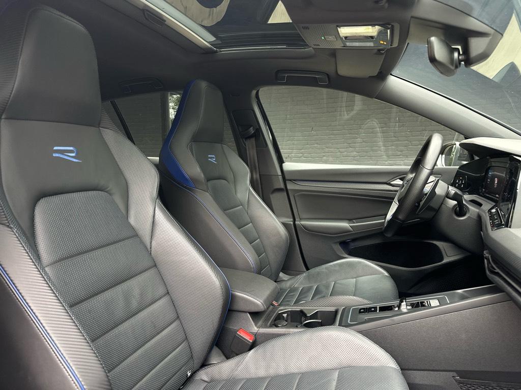 Volkswagen Golf 2.0 tsi r 4motion // panoramadak // akrapovic
