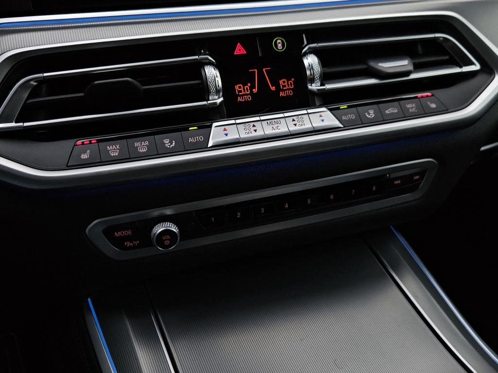 BMW X5 xdrive45e m-sport | achterasbesturing | trekhaak | luchtvering