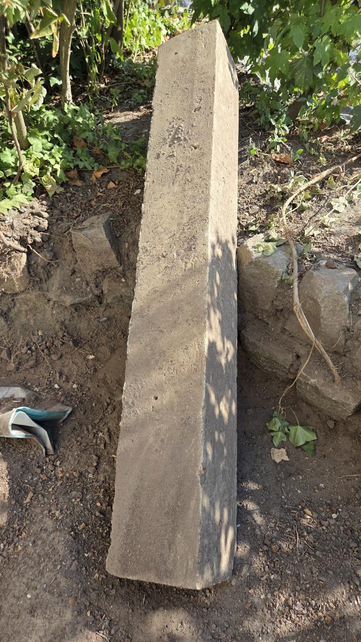 Betonnen paal - 126 cm lang, 17x17 cm