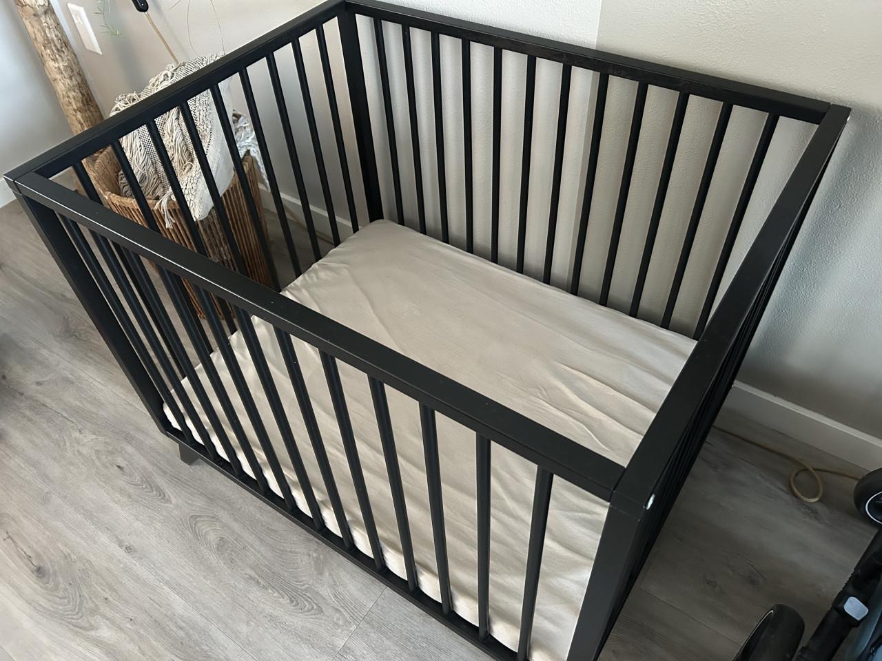 Zwarte box met boxmatras