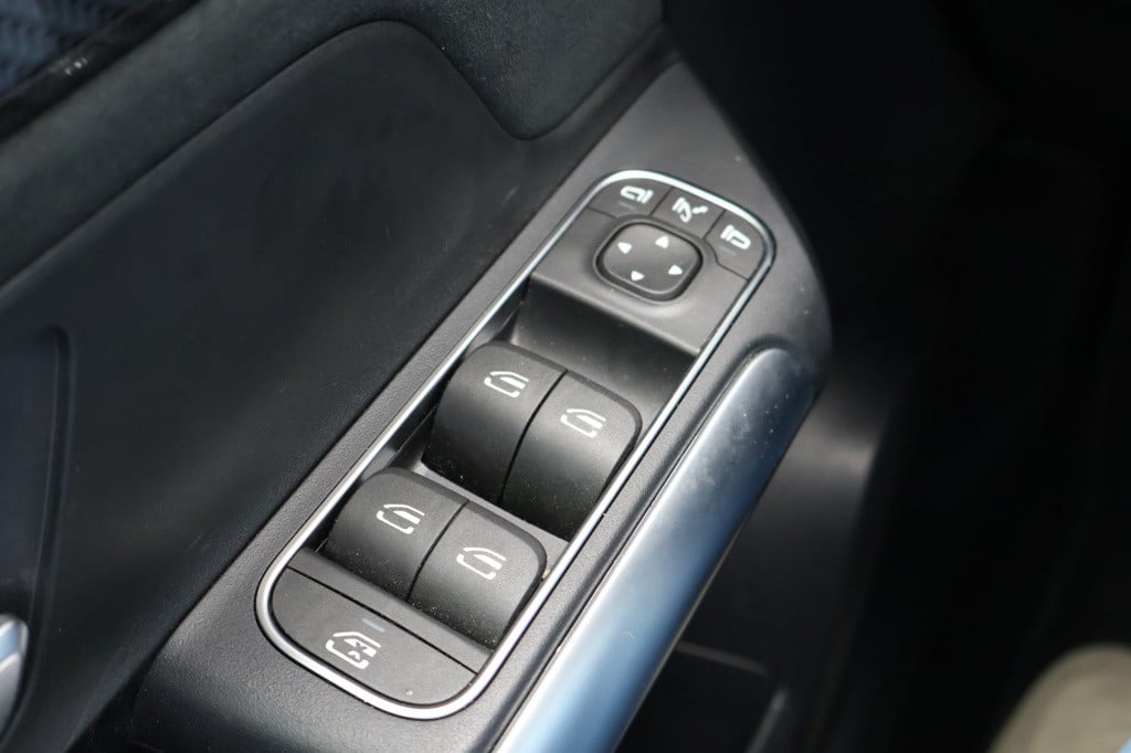 Mercedes-Benz Gla-klasse 250 e edition amg line l facelift l panoramadak l 