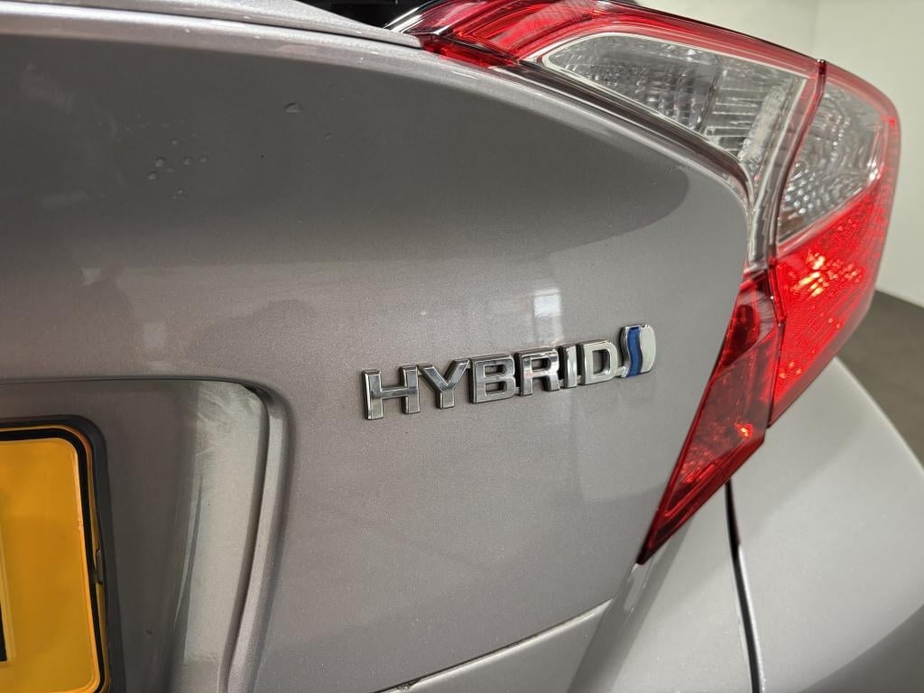 Toyota C-hr 1.8 hybrid dynamic | navi | camera | trekhaak |