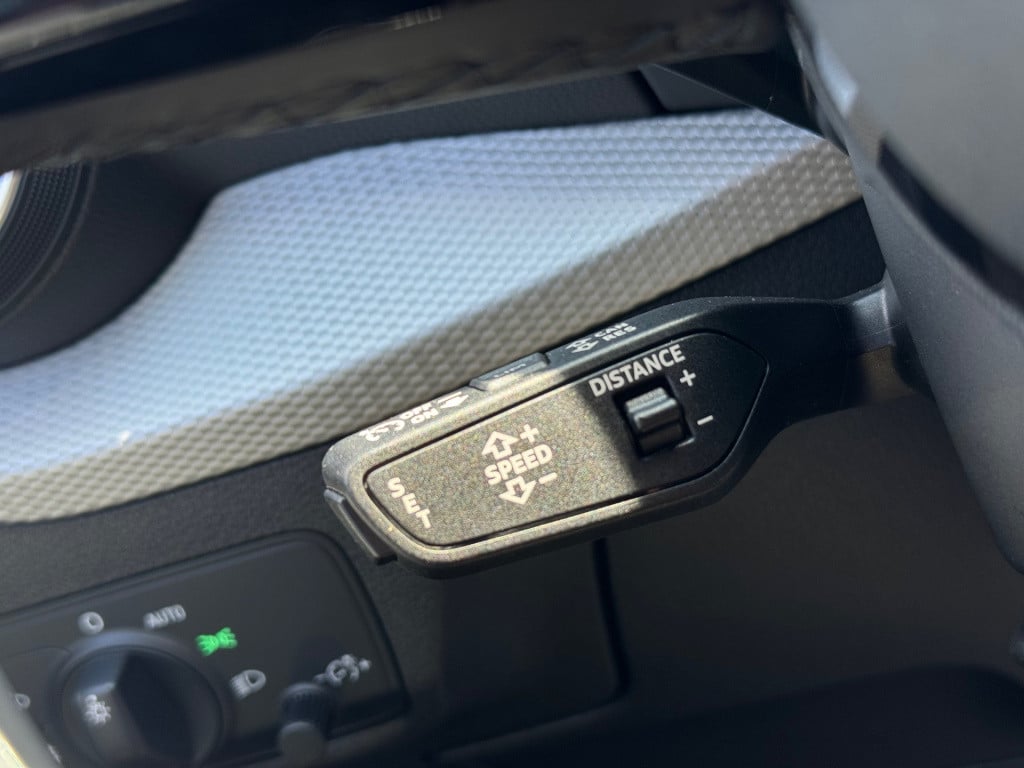 Audi Q2 35 tfsi advanced * led * camera * stoelverwarming * adaptieve cruis