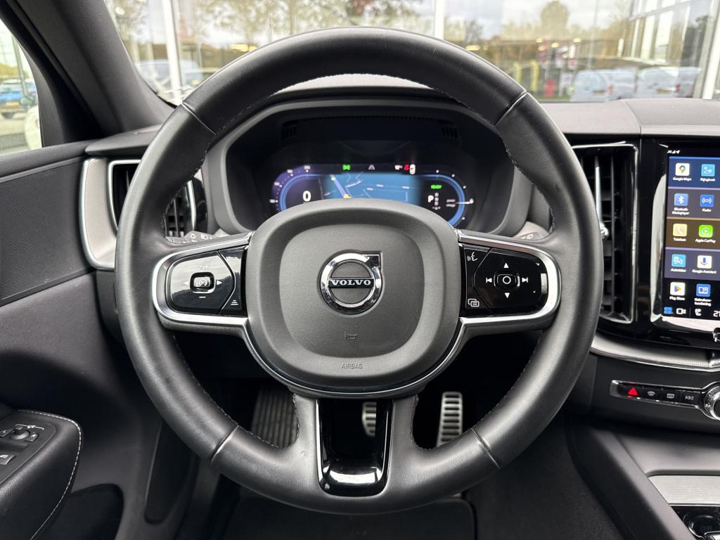 Volvo XC60 2.0 t6 plug-in hybrid awd plus dark r-design | pano | stoelverw.