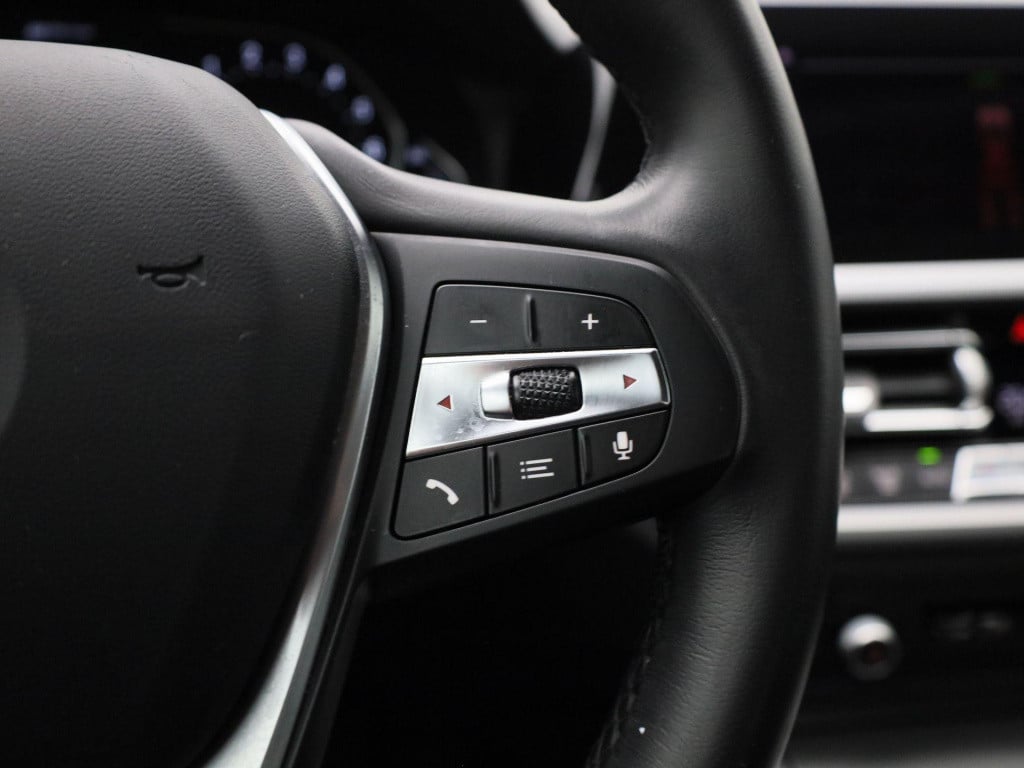 BMW 3-serie 330e | automaat | navigatie | half-leer | adaptive cruise contr