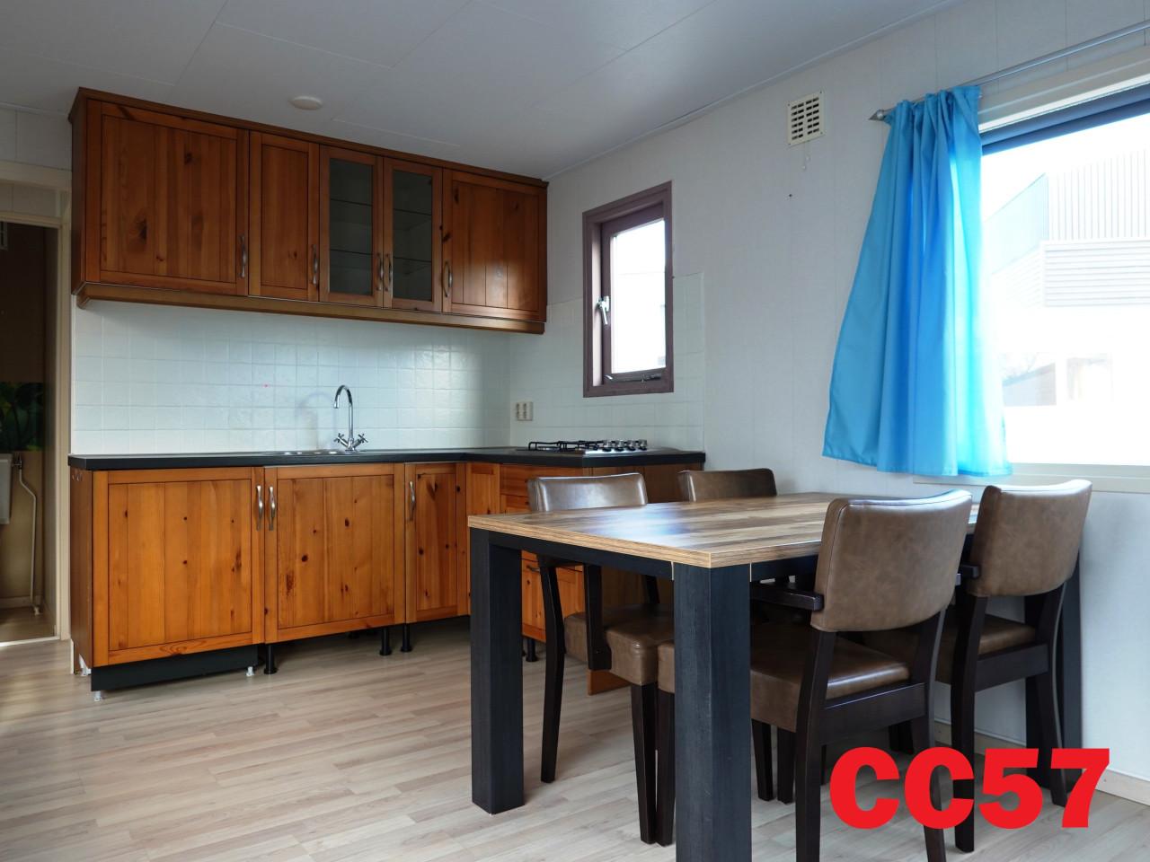 Betaalbaar chalet met dubbel glas, 2 slaapkamers en middenkamer