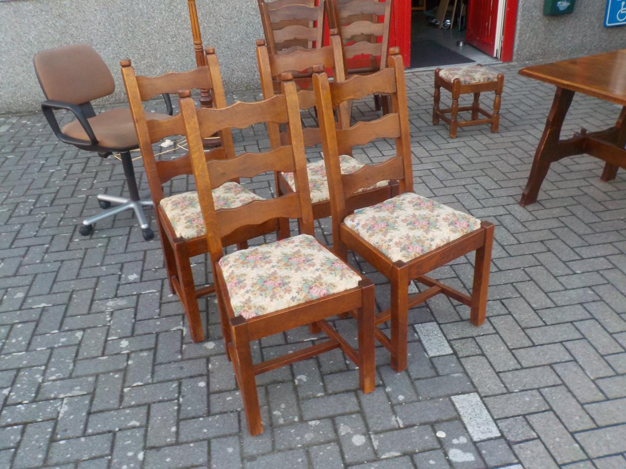 4 stevige stoelen opruimprijs 20 euro