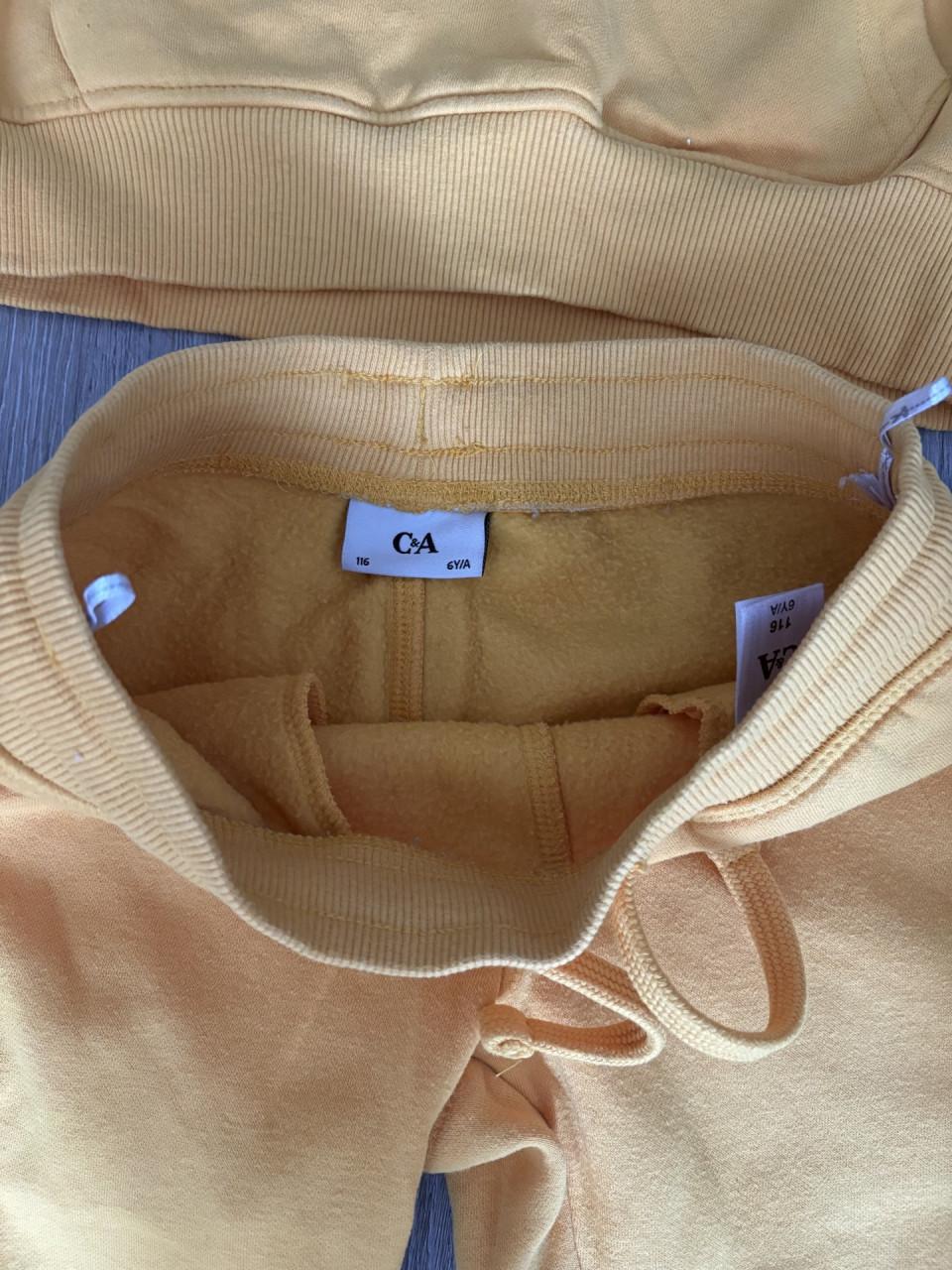 Joggingpakje maat 122.
